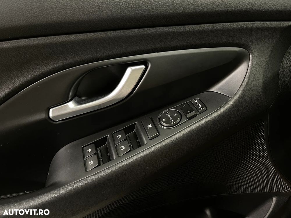 Hyundai i30 1.5 110CP M/T Highway - 19