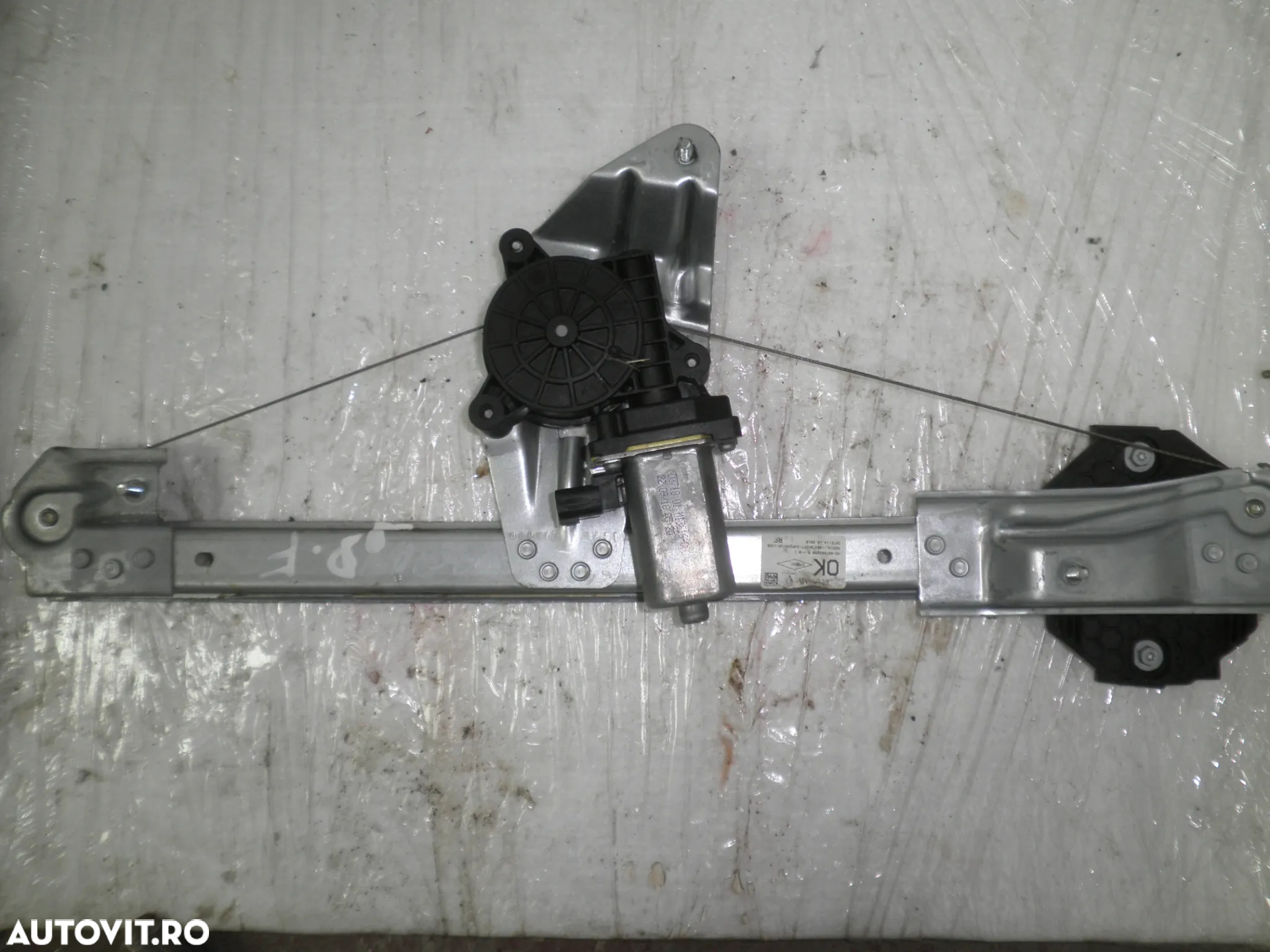 Macara cu motoras geam stanga / dreapta fata / spate Dacia Sandero , Logan , 807209299R - 2