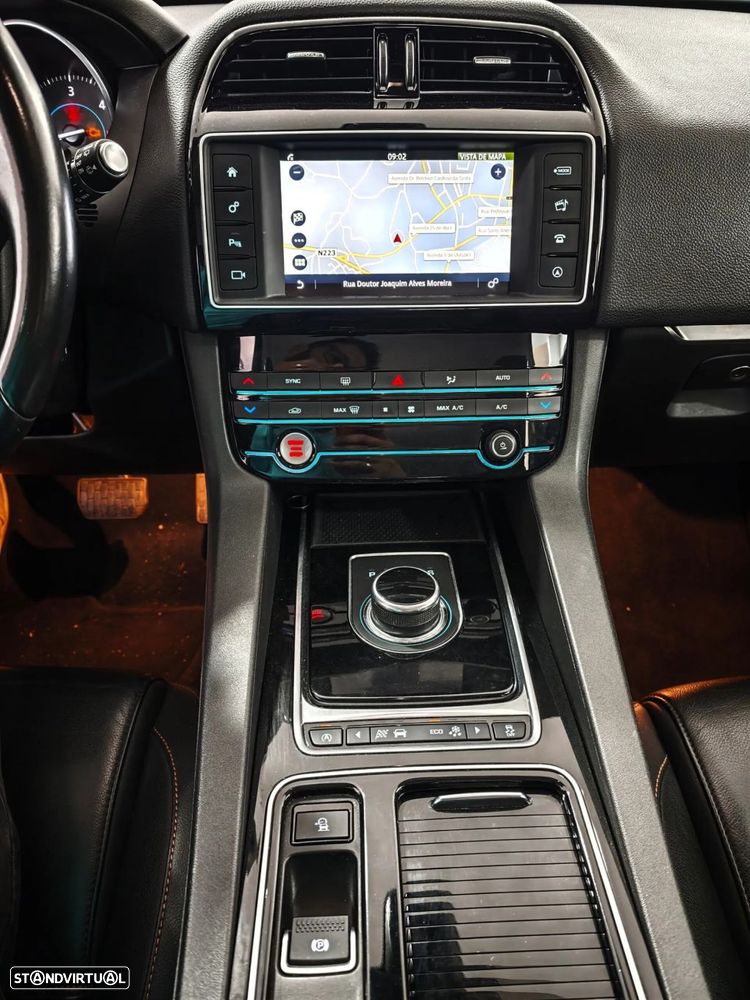 Jaguar F-Pace 2.0 i4D Prestige AWD Aut. - 14