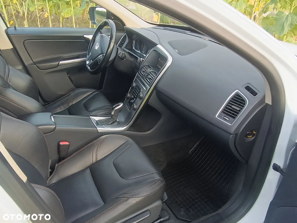Volvo XC 60 D5 AWD Summum - 14