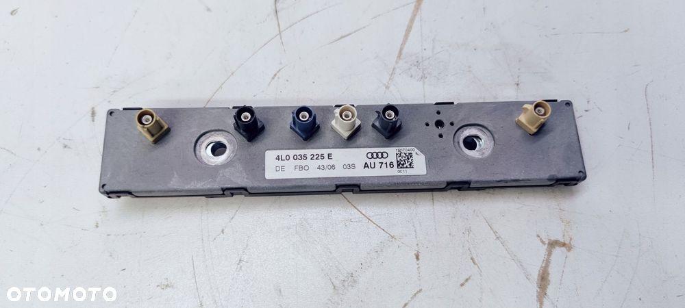 WZMACNIACZ ANTENOWY AUDI Q7 4L 4L0035225E - 1