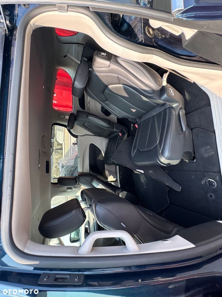 Chrysler Pacifica - 16