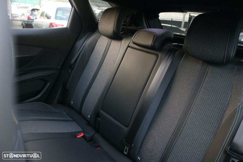 Peugeot 3008 1.5 BlueHDi Allure Pack EAT8 - 19