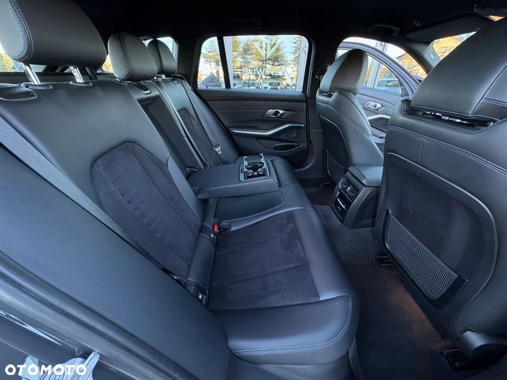 BMW Seria 3 330e xDrive M Sport sport - 25