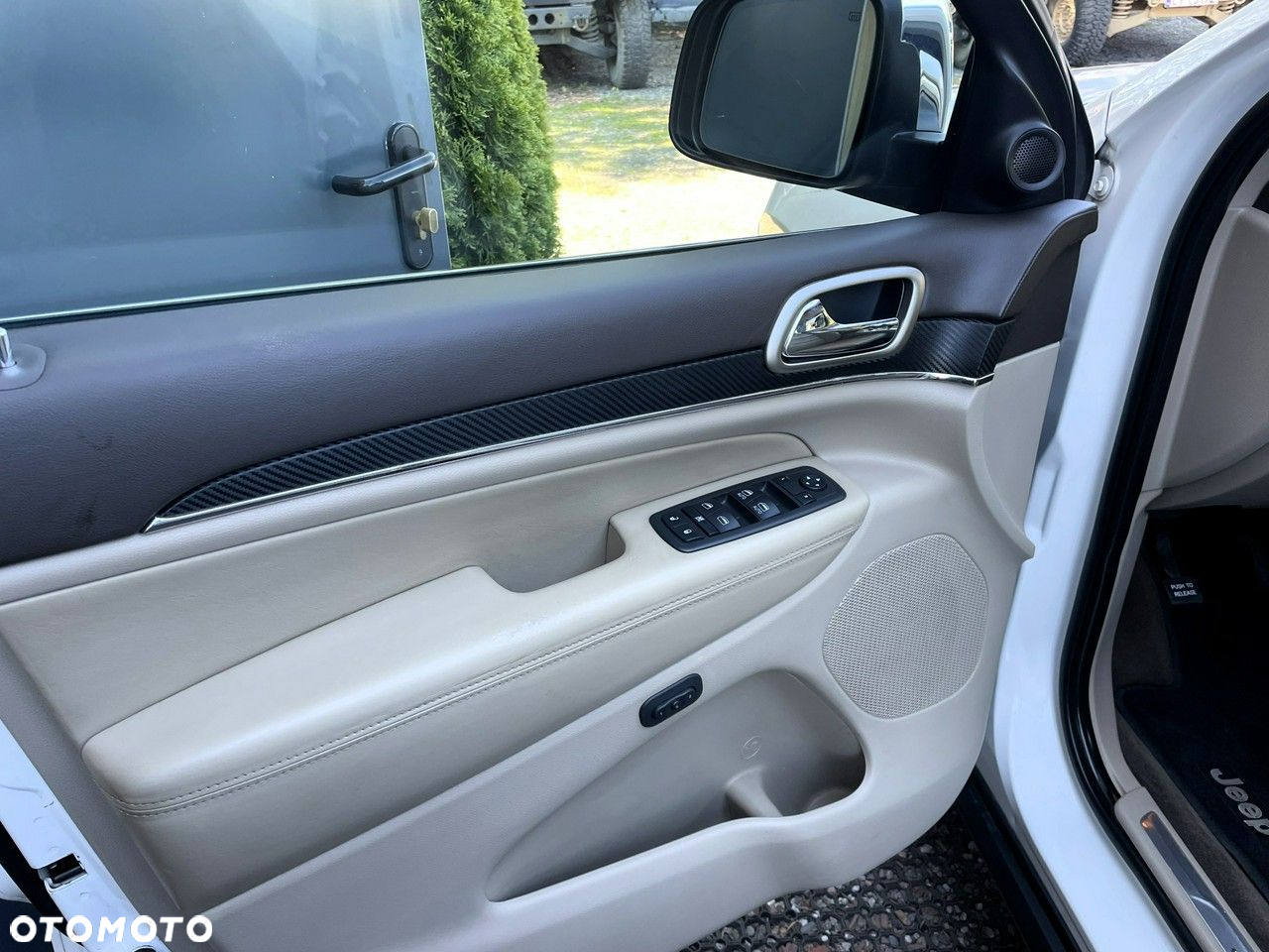 Jeep Grand Cherokee - 12