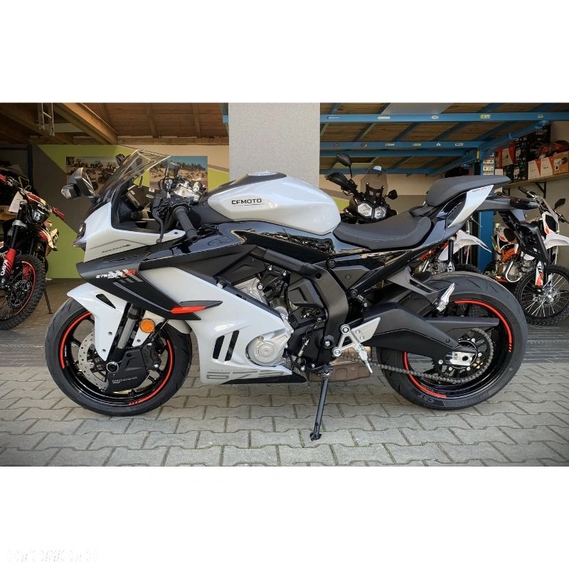 CFMoto SR - 1
