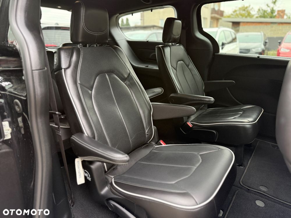 Chrysler Pacifica - 26