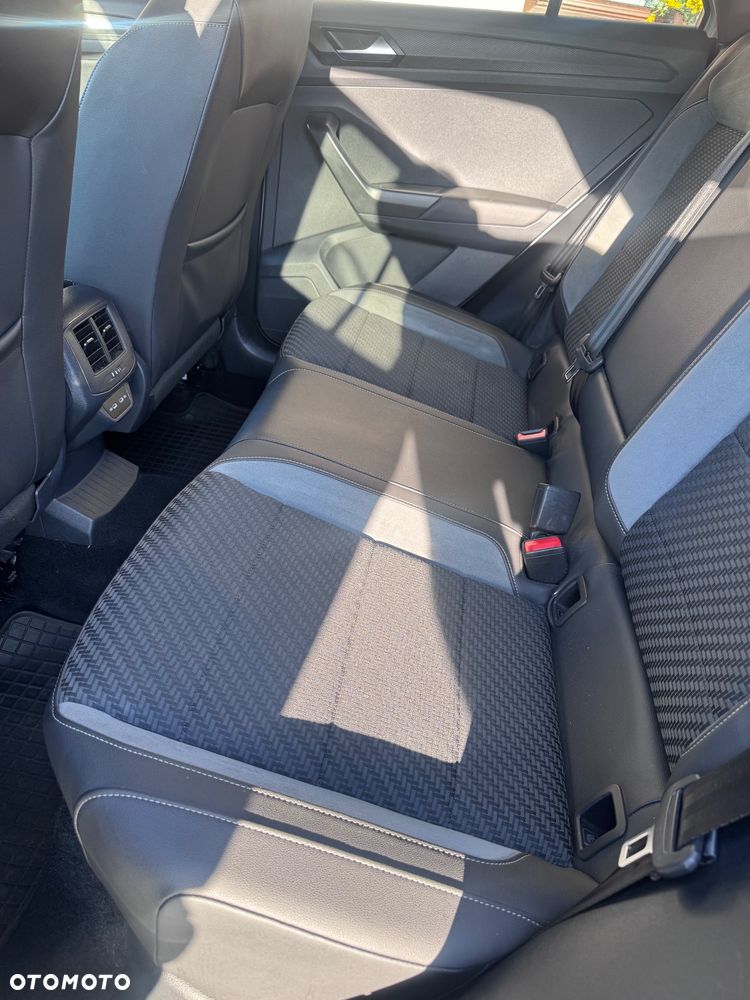 Volkswagen T-Roc - 10