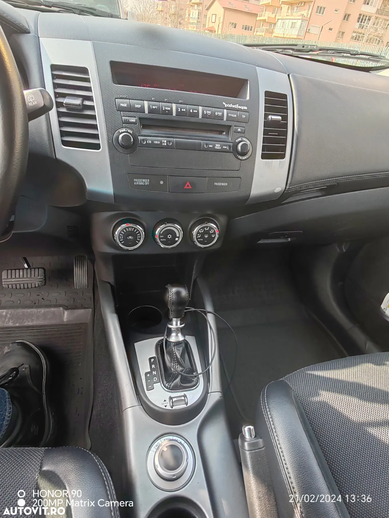 Mitsubishi Outlander - 11