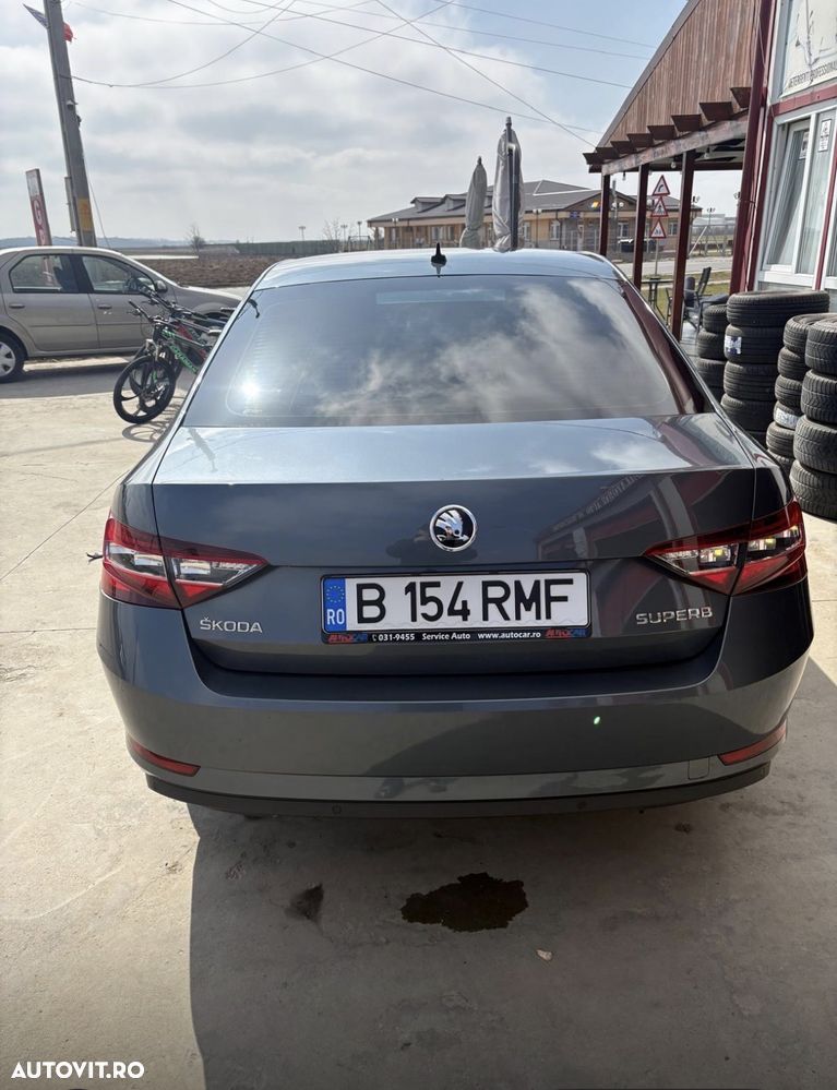 Skoda Superb 2.0 TDI DSG Ambition - 4