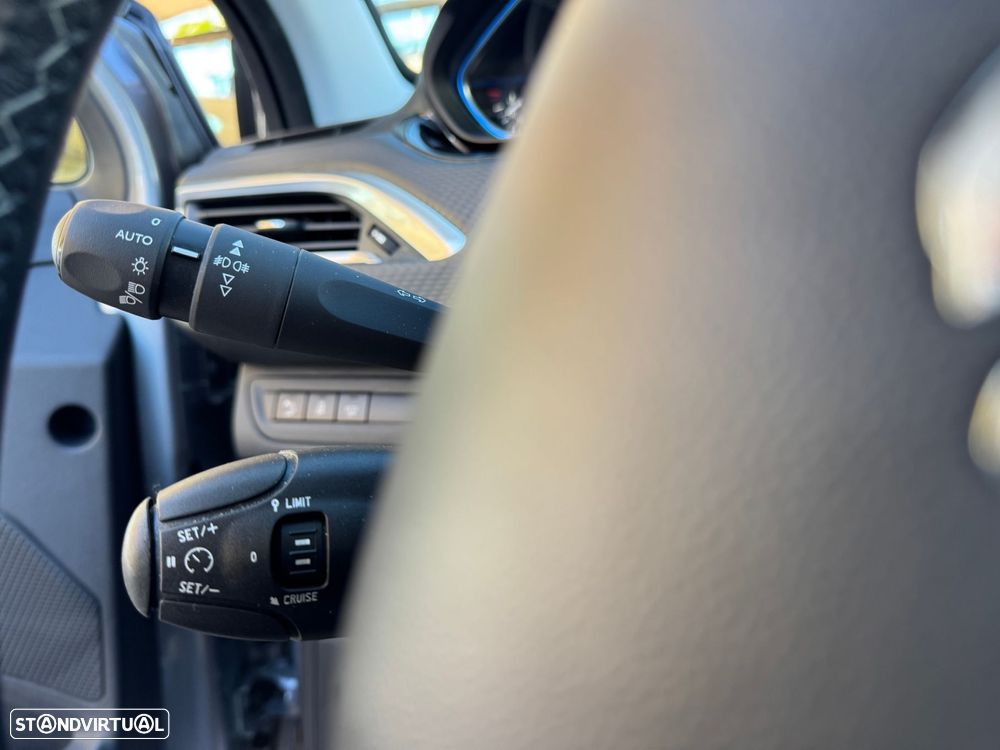 Peugeot 2008 1.2 PureTech Allure - 17