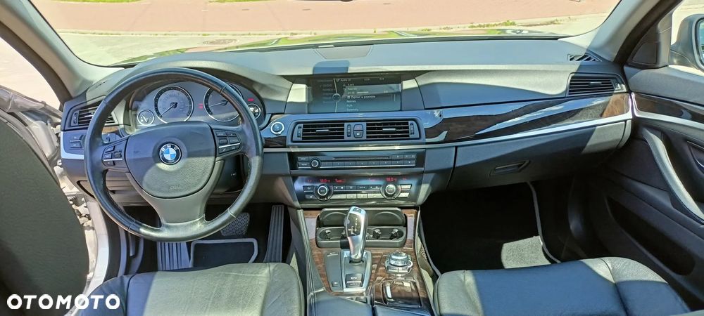 BMW Seria 5 535i xDrive Luxury Line - 12