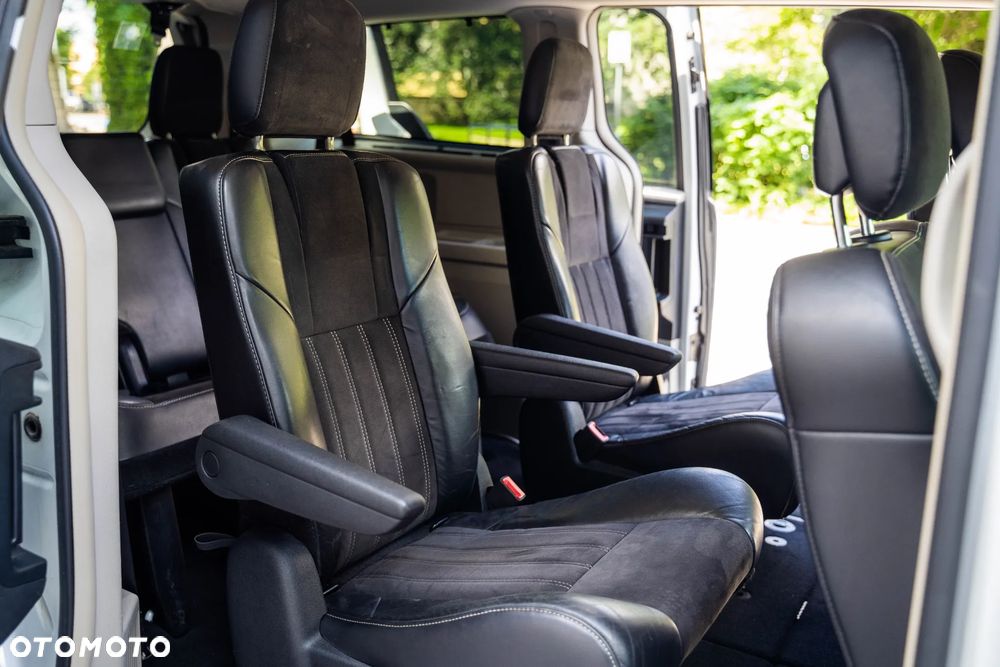 Chrysler Town & Country 3.6 Limited - 12