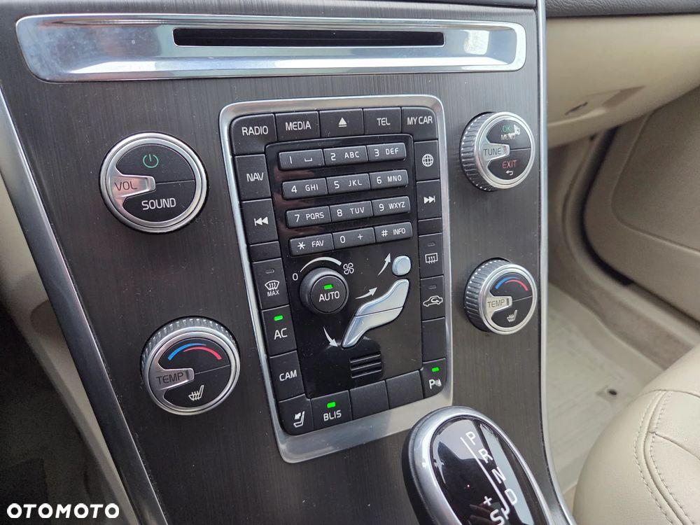 Volvo XC 60 T6 AWD Momentum - 14