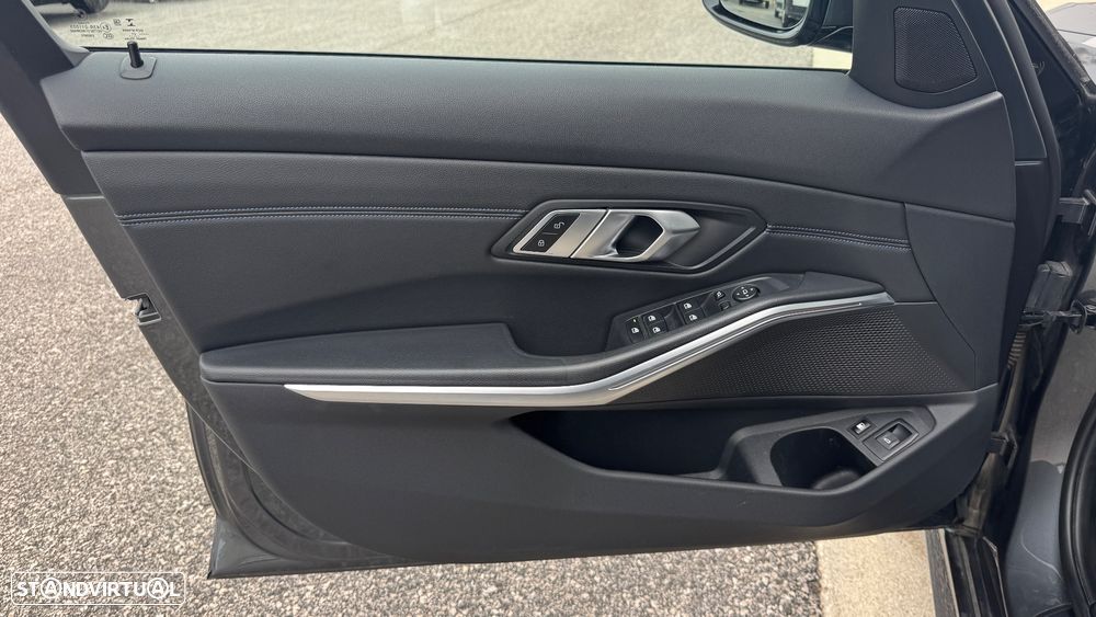 BMW 320 e Pack Desportivo M Auto - 31