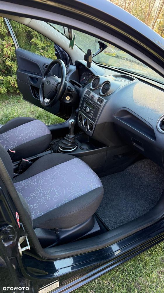 Ford Fiesta - 8