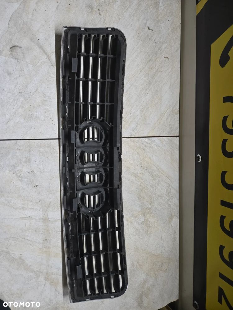 AUDI A4 B6 GRILL - 3