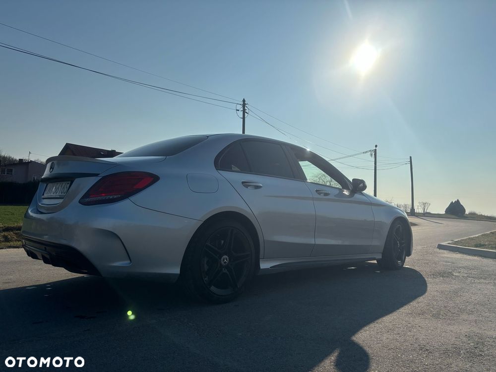 Mercedes-Benz Klasa C 300 9G-TRONIC AMG Line - 12