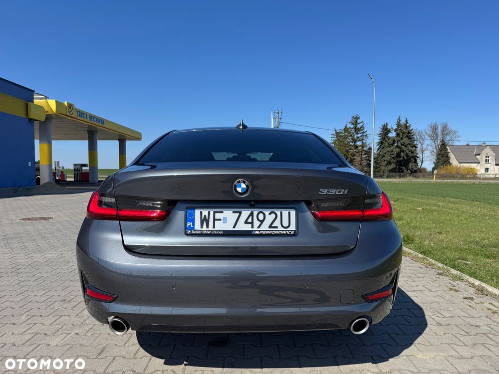 BMW Seria 3 330i Sport Line - 4
