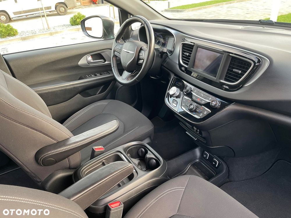 Chrysler Pacifica - 14