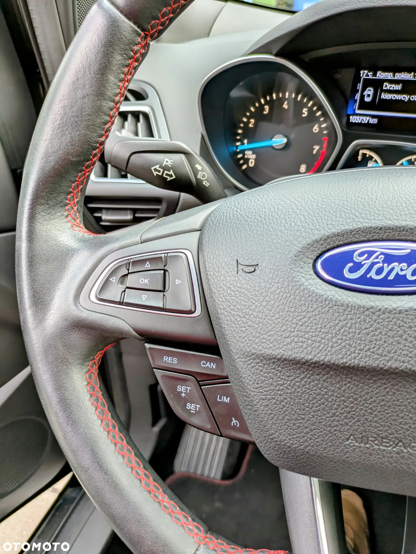 Ford Kuga 1.5 EcoBoost 2x4 ST-Line - 35