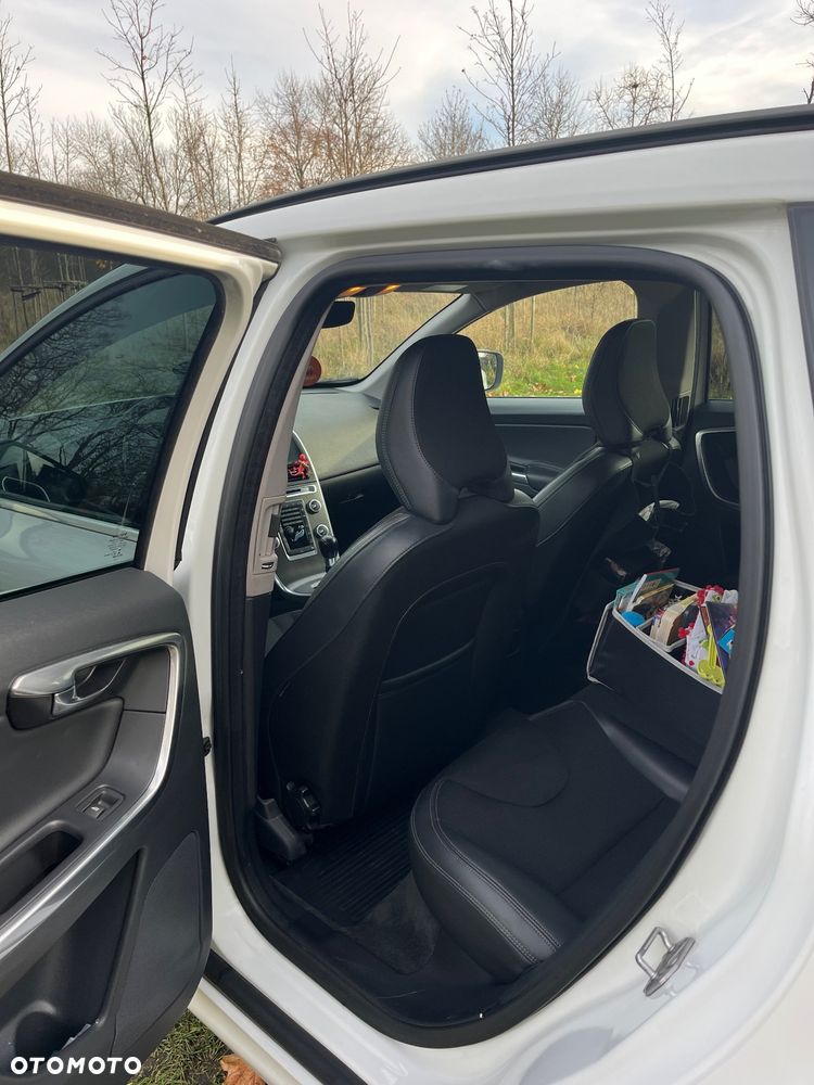 Volvo XC 60 D4 AWD Momentum - 11