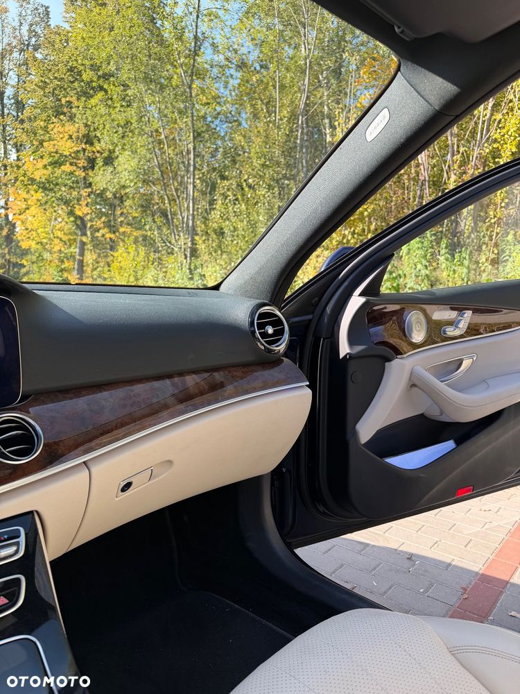 Mercedes-Benz Klasa E 300 9G-TRONIC - 21