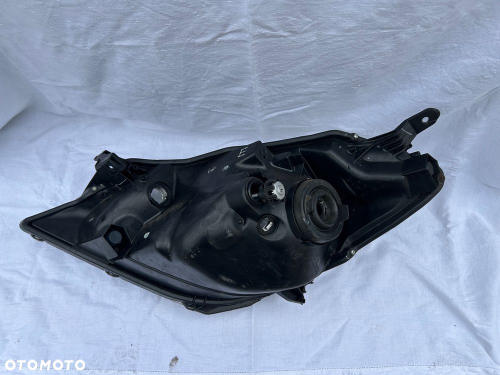 Lampa prawa Europejska Toyota Yaris III 11-14r - 6