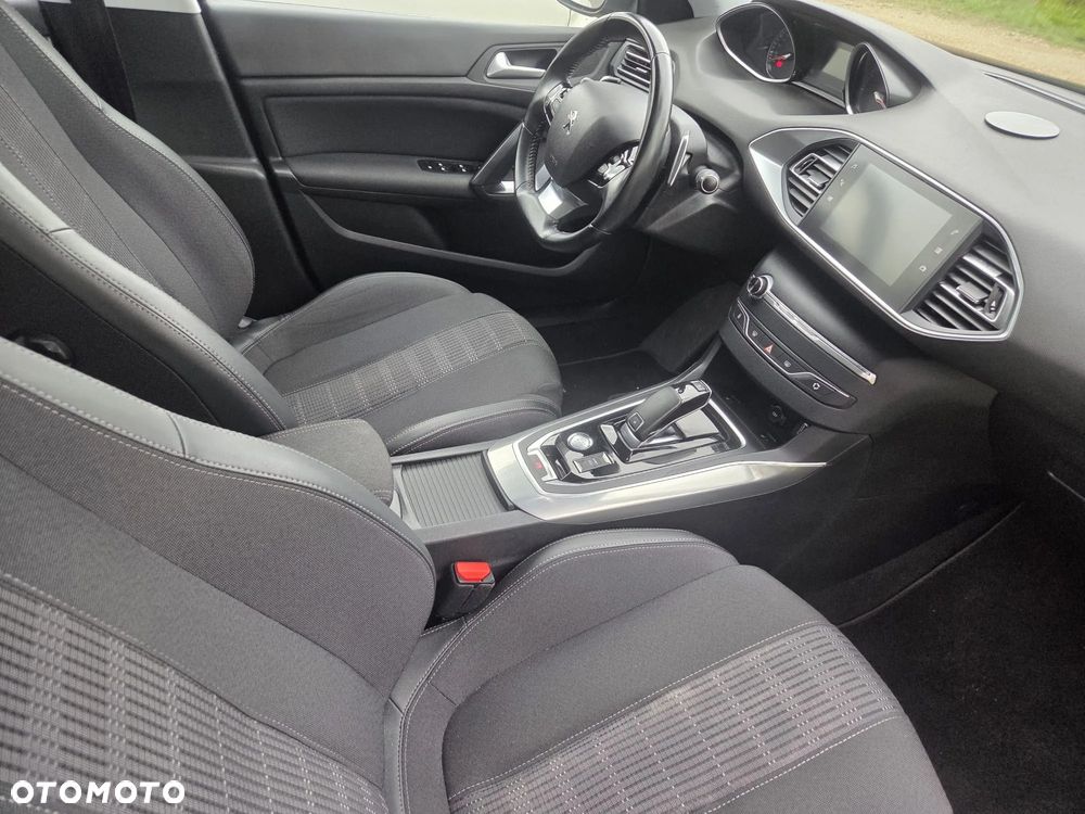 Peugeot 308 BlueHDi 130 EAT8 Black Edition - 18