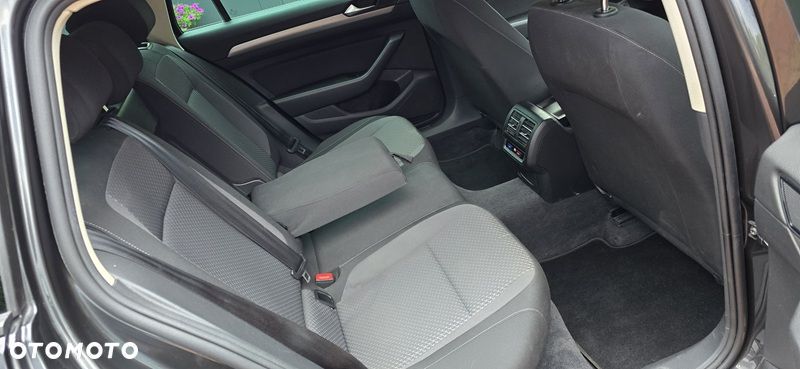 Volkswagen Passat 2.0 TDI SCR Comfortline DSG - 10