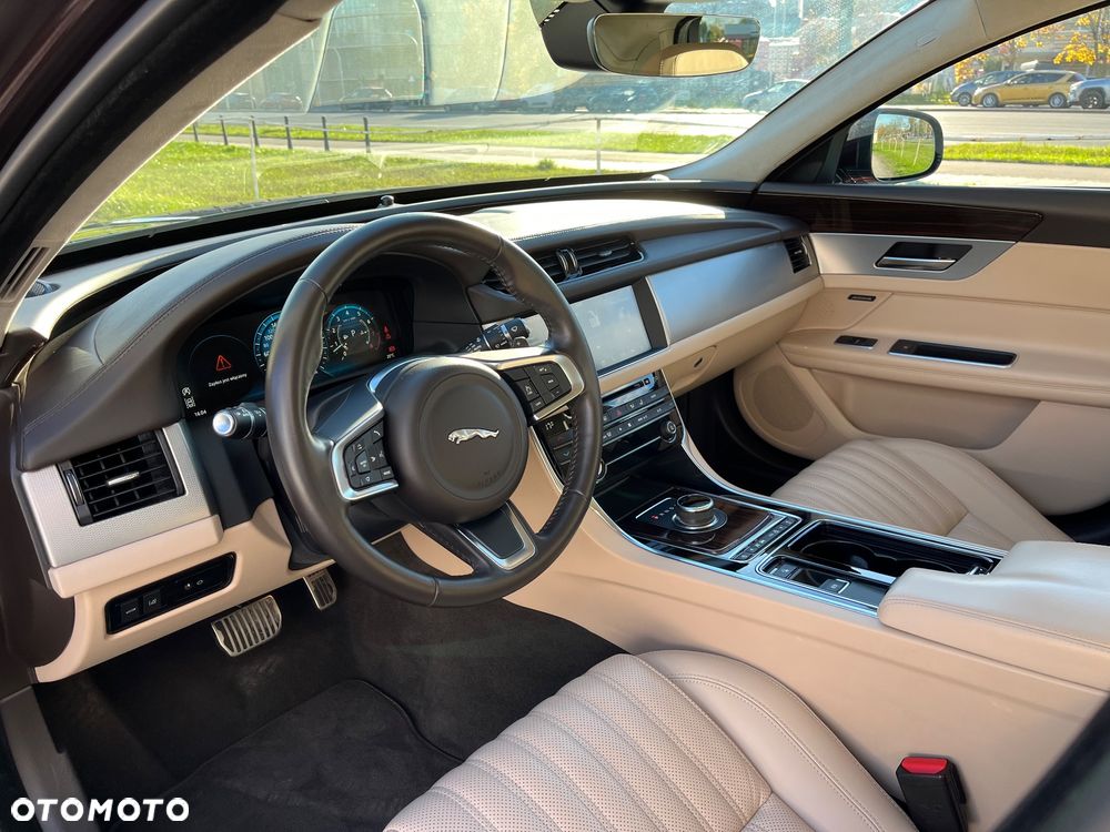Jaguar XF 2.0 T AWD Portfolio - 24