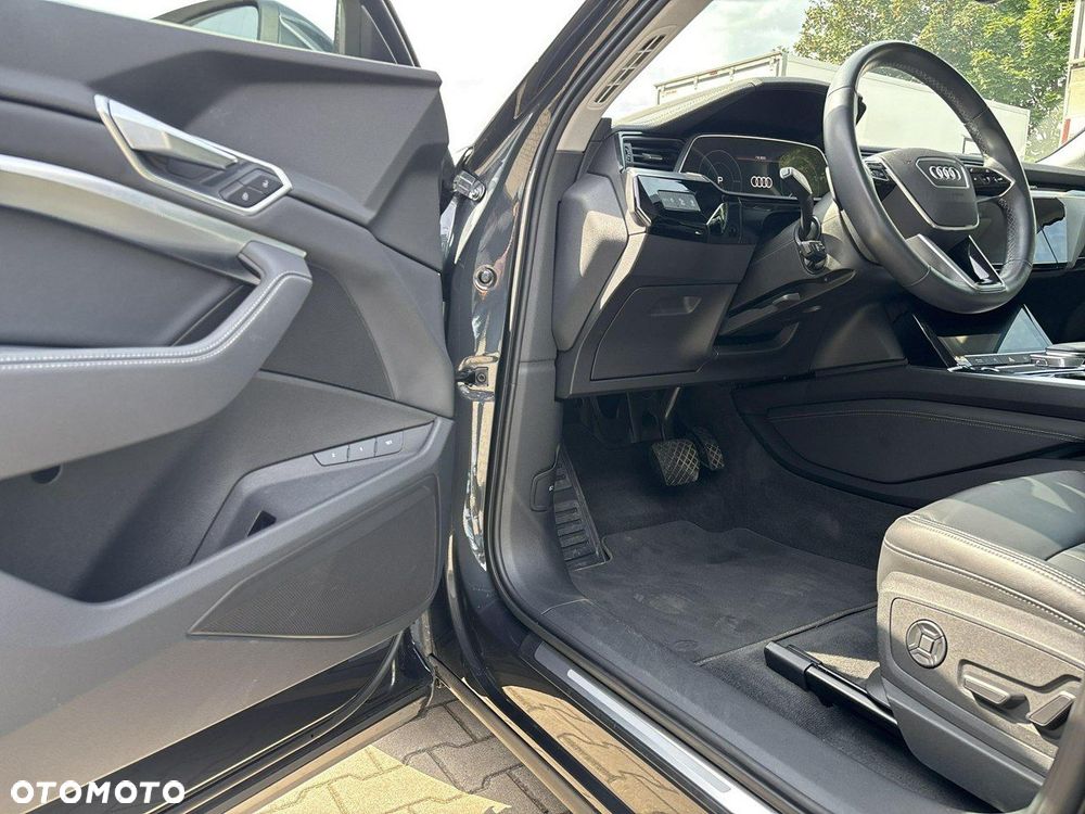 Audi e-tron - 10