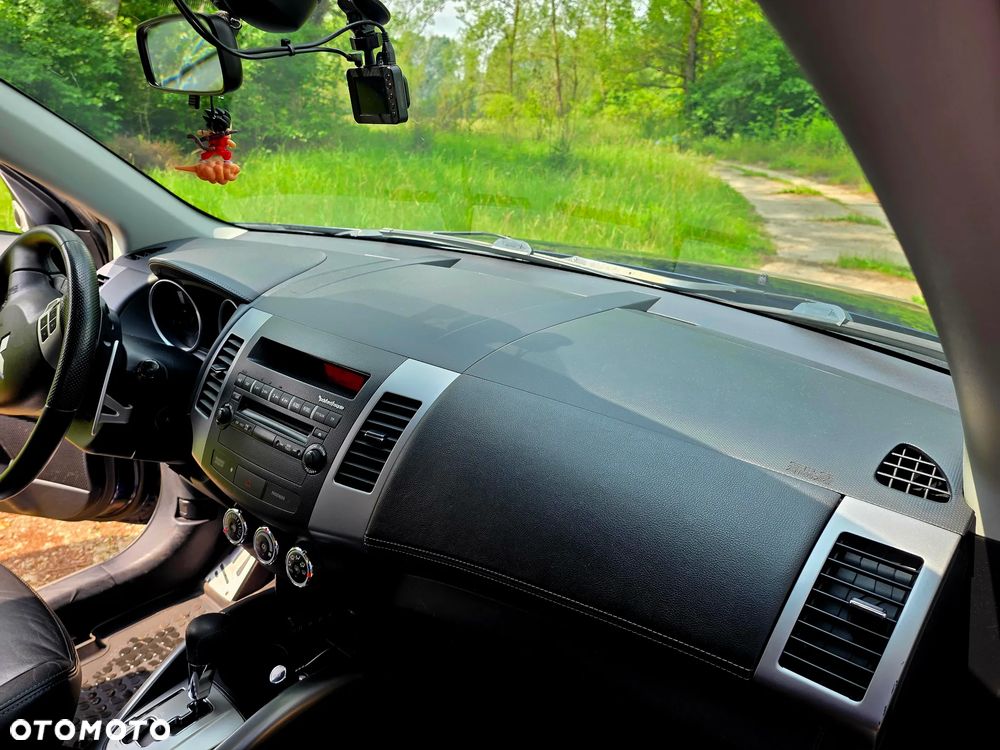 Mitsubishi Outlander - 11