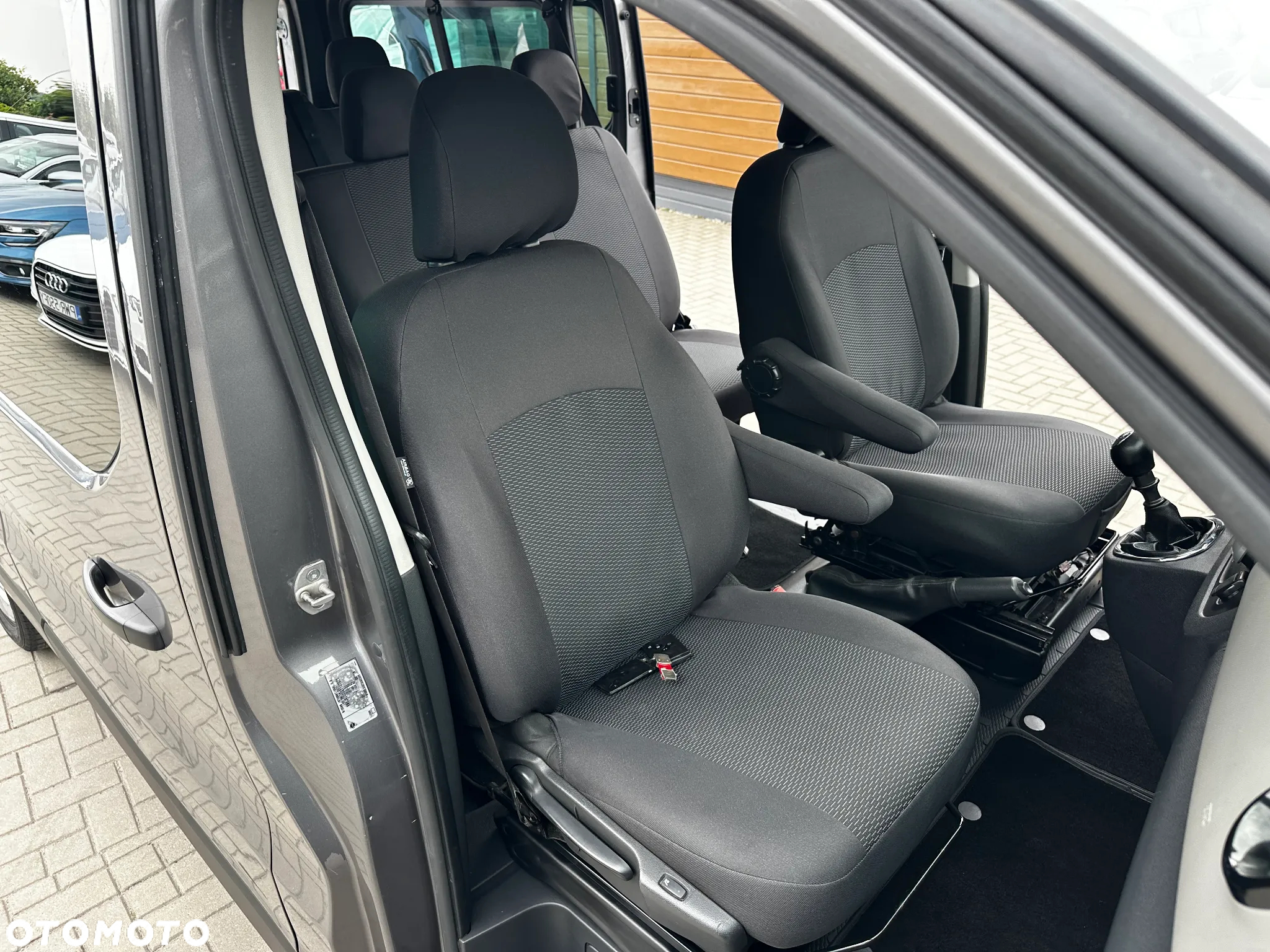 Nissan NV300 - 22