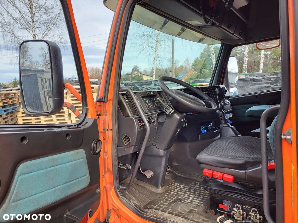 Volvo FH12 6X2R - 6