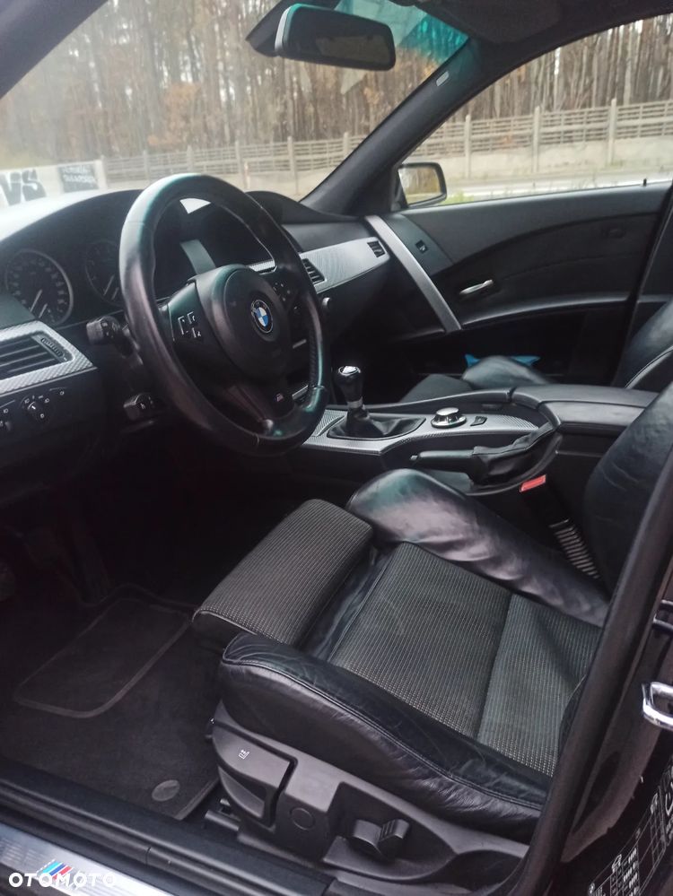 BMW Seria 5 525i Touring - 10