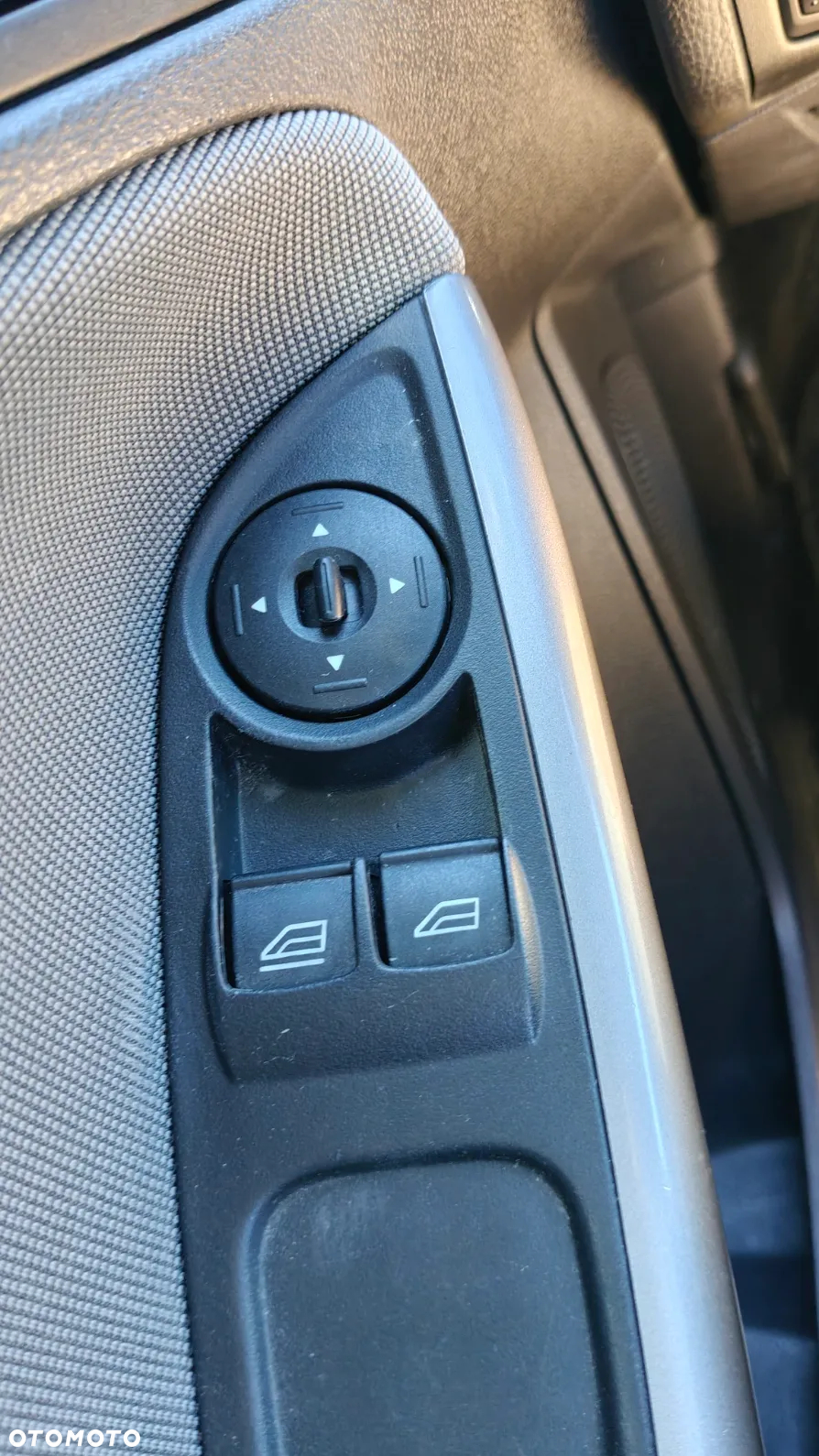 Ford Focus 1.6 Ambiente - 17
