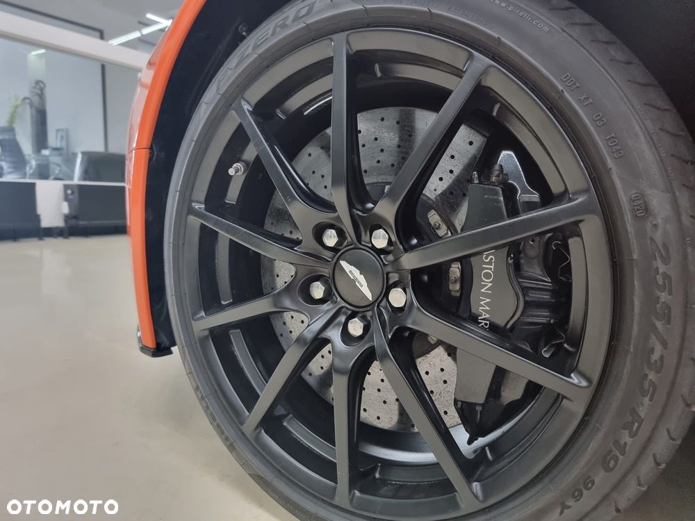 Aston Martin V12 Vantage - 13