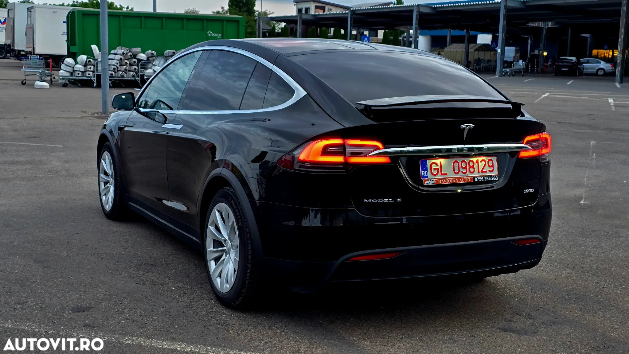 Tesla Model X - 7