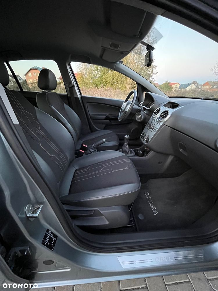 Opel Corsa 1.4 16V 150 Jahre - 12