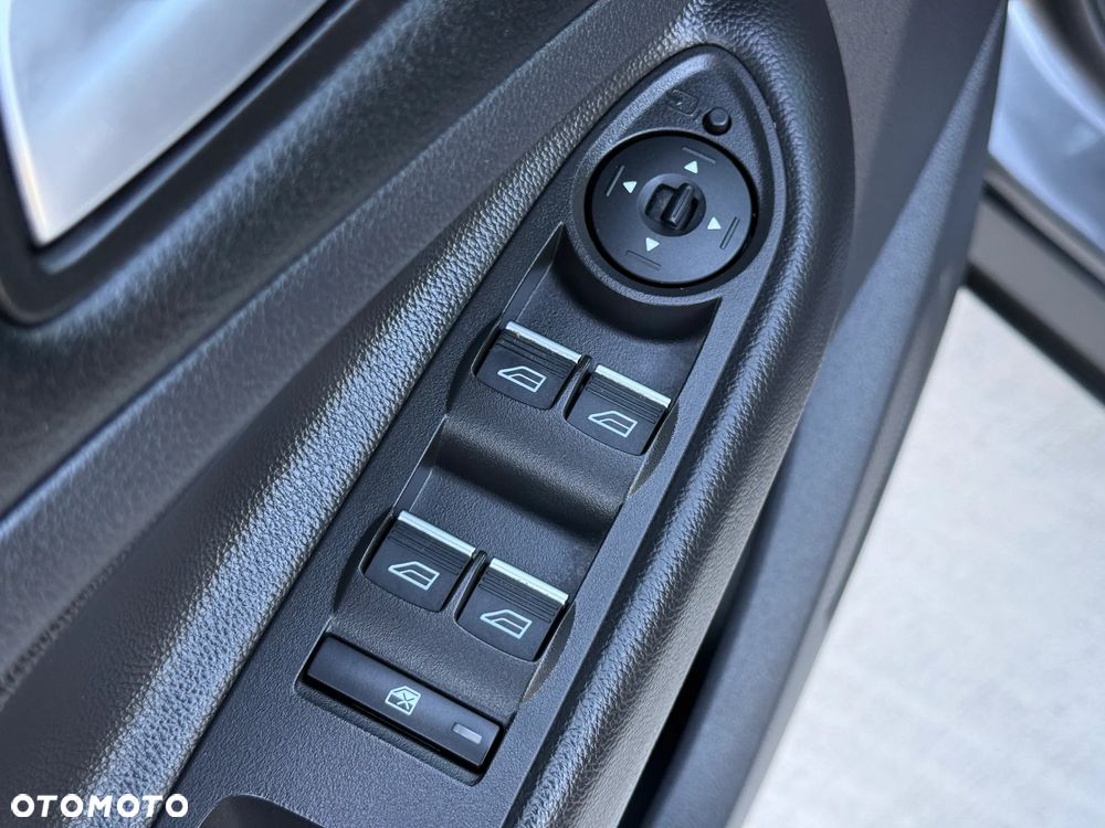 Ford Kuga - 37