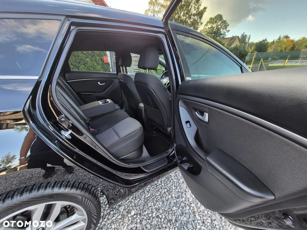 Hyundai i30 blue Kombi 1.6 GDi Passion - 31