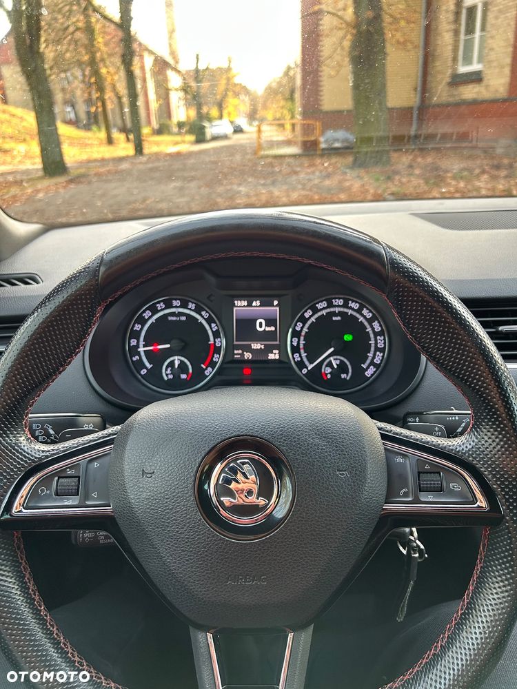 Skoda Octavia ver-2-0-tdi-4x4-rs-challenge-dsg - 17