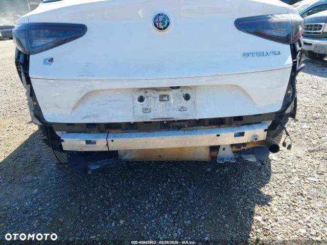 Alfa Romeo Stelvio 2.0 Turbo 16V AT8-Q4 Veloce - 8