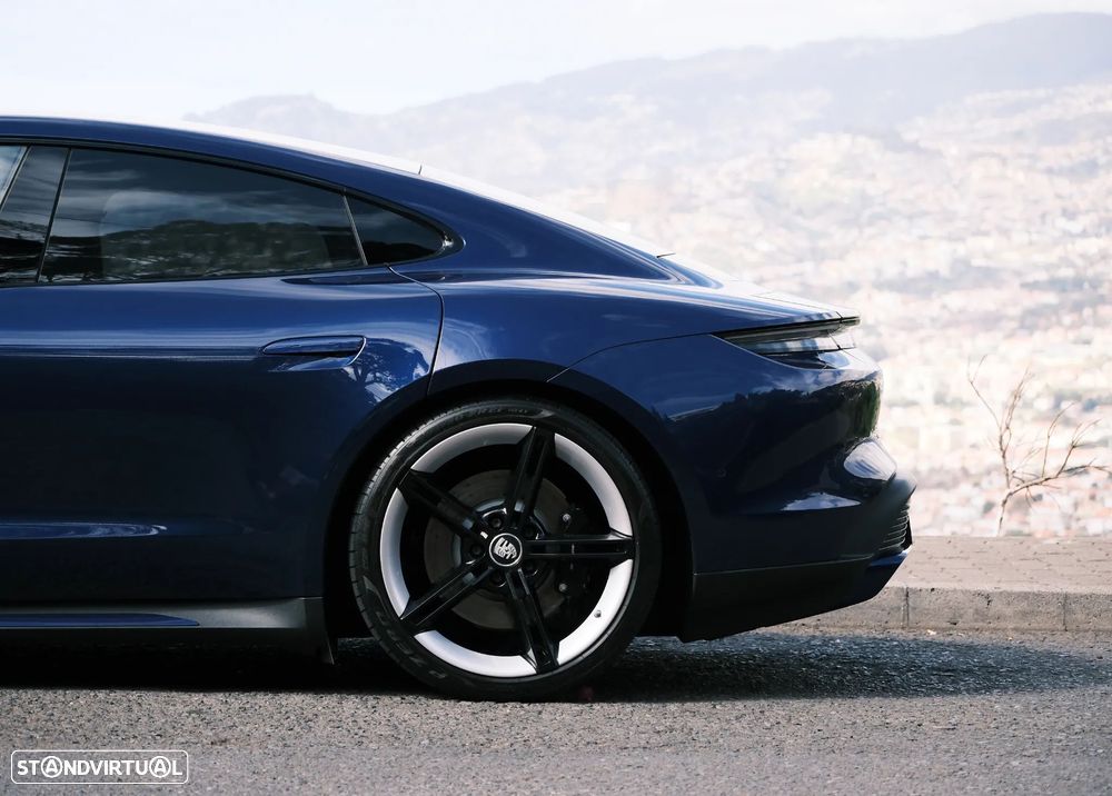 Porsche Taycan Turbo - 5