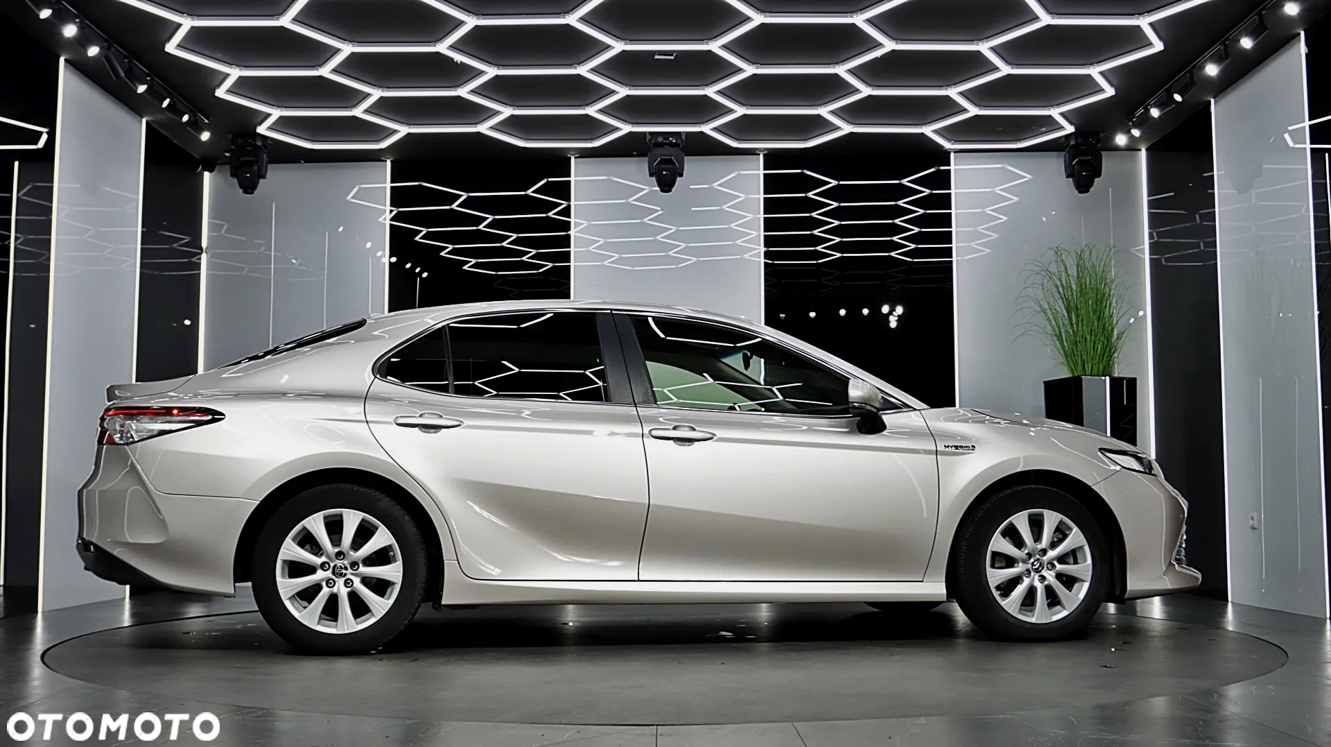 Toyota Camry 2.5 Hybrid Comfort CVT - 11