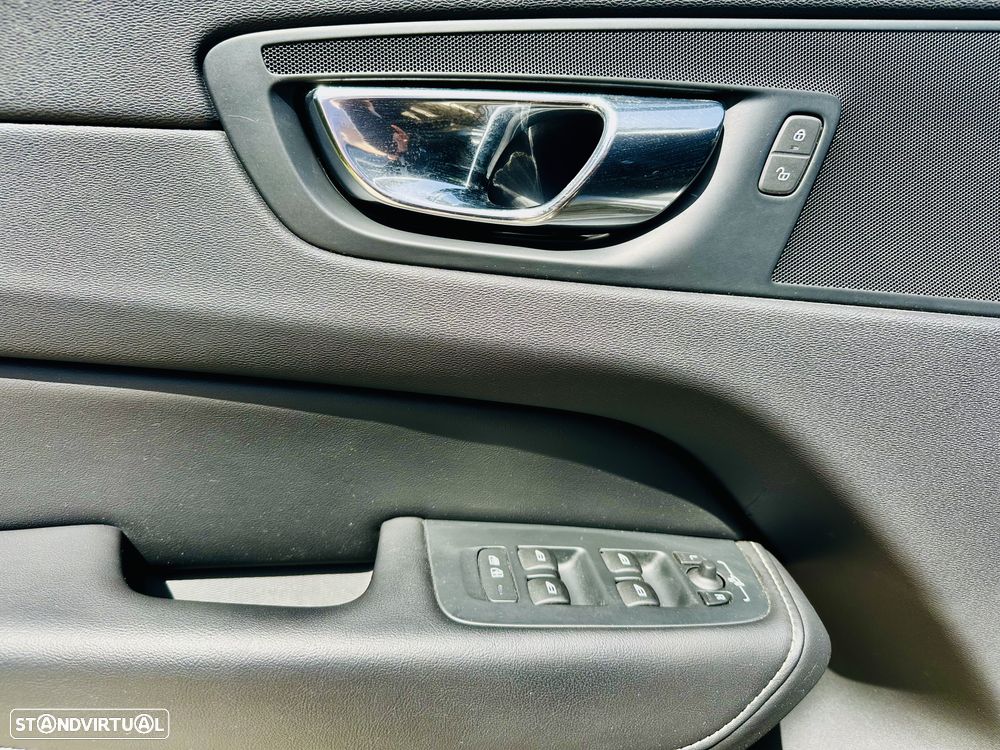 Volvo XC 60 2.0 D4 R-Design AWD - 17