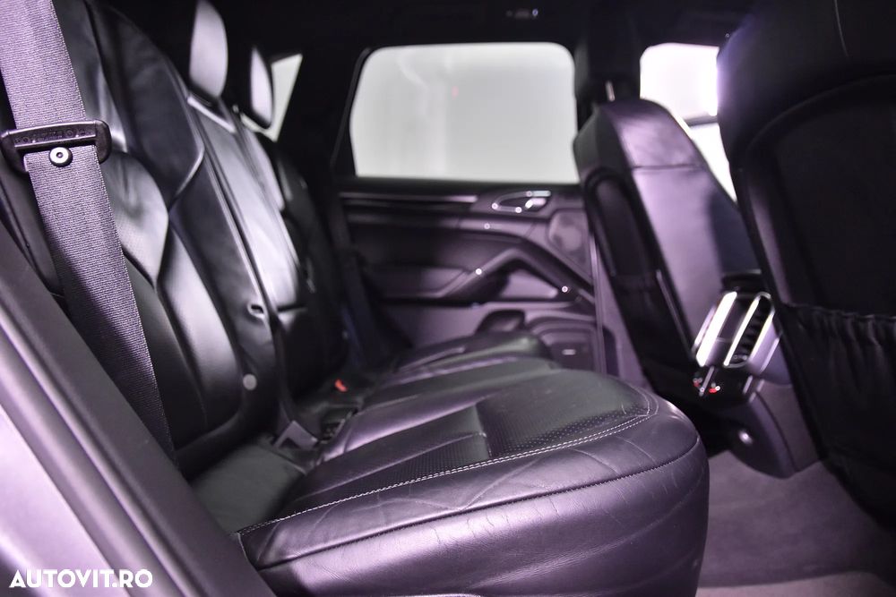 Porsche Cayenne - 12