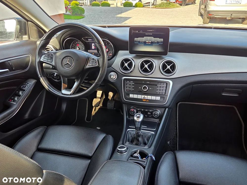 Mercedes-Benz GLA - 14