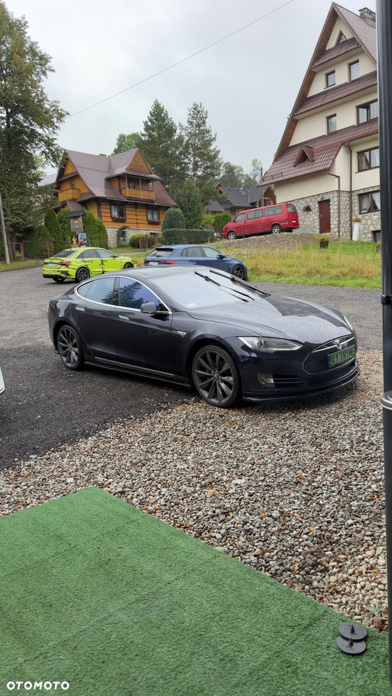 Tesla Model S - 12